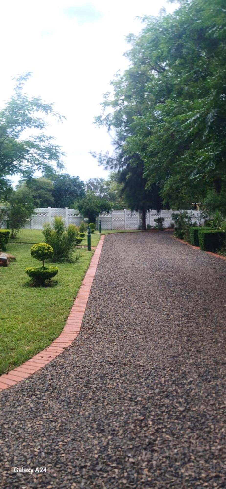 Driftwood Boutique Bed And Breakfast Lobatse Esterno foto